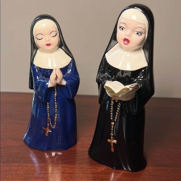 Vintage Handpainted Kitsch Ceramic Singing and Praying Nun Figurines - Picture 3 of 14